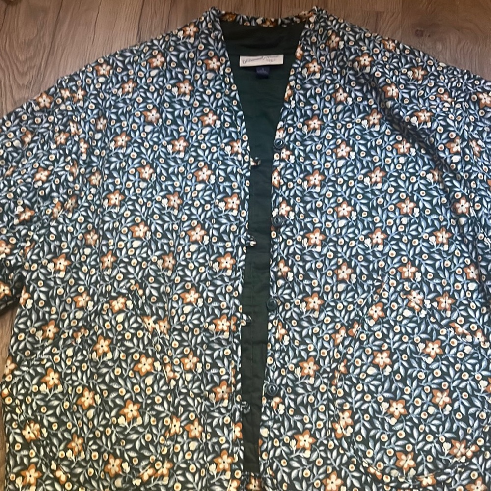 Super cute vintage print quilt jacket. Size small